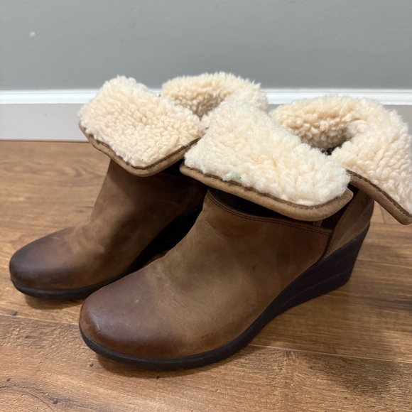 UGG Renatta Wedge Waterproof Leather Stout Boots Size 7 - Picture 6 of 9